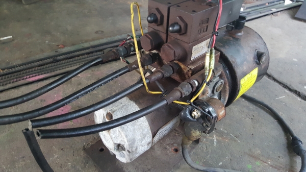 ปั้มไฮดรอลิค ออก 4 สาย ไฟ 24 v