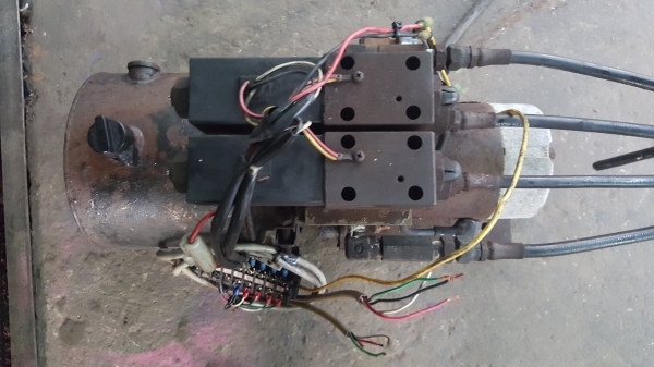 ปั้มไฮดรอลิค ออก 4 สาย ไฟ 24 v