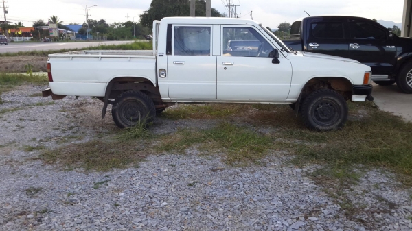 ขาย TOYOTA ฮีโร่ 4 ประตู ยกสูง ไม่ผุ สียังบาง ทนทาน  แอร์เย็น  ราคา 8,8000 บาท