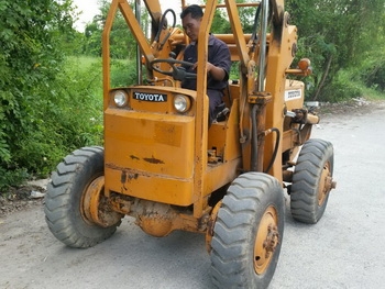 ขาย รถตัก TOYOTA ขนาด1คิว เครื่องเบนชิน 2 เพลา ขับ 4ล้อ คอยาวพิเศษ ขาย รถตัก TOYOTA ขนาด1คิว เครื่องเบนชิน 2 เพลา ขับ 4ล้อ คอยาวพิเศษ