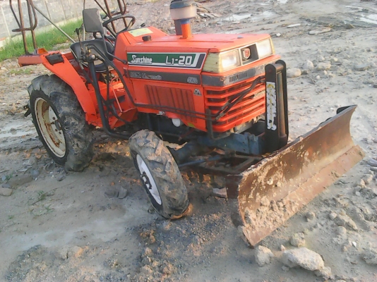 ขายรถไถKUBOTA L1-20  4WD  พร้อมใช้ สวยๆ สีเดิมๆ แรงๆ