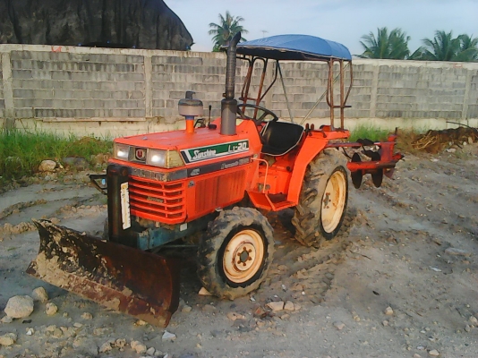 ขายรถไถKUBOTA L1-20  4WD  พร้อมใช้ สวยๆ สีเดิมๆ แรงๆ