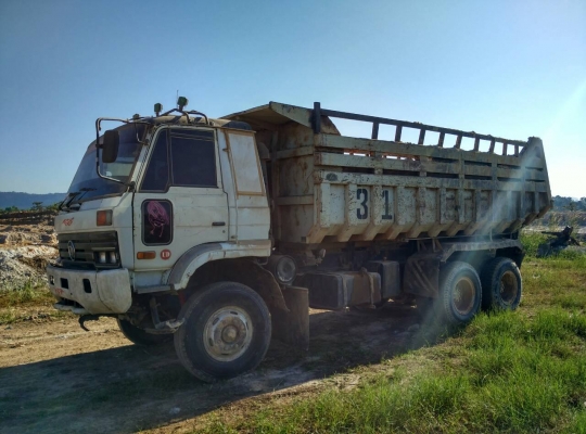 ขายกระบะท้องเรือบรรทุกหินใหญ่
