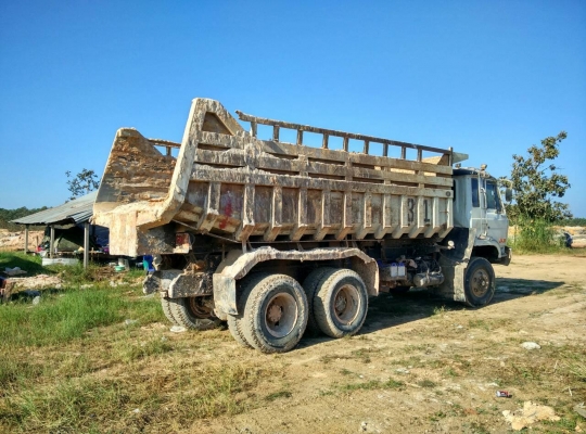 ขายกระบะท้องเรือบรรทุกหินใหญ่