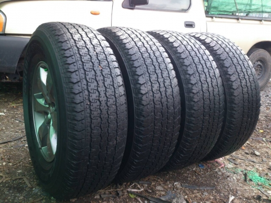 ขายแม็ก TOYOTA VIGO ขอบ16 รุ่นพิเศษสีเทา พร้อมยางบริดสโตน ปี12 ถูกๆ  พร้อมน๊อตแท้ 24 ตัว  จำนวน 1 ชุด 5500