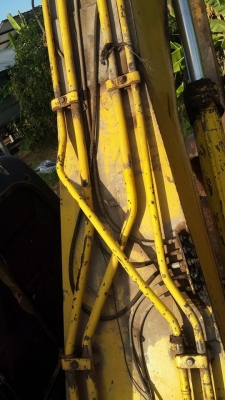 ขายรถขุดแบ็คโค เล่มทะเบียนkobelcosk200-3 mark3 ช่วงล่างเต็มโซ่ดี เครื่องแน่น ปั๊มแรงไม่โหลด พร้อมลงทำงาน เฟรมสวย หน้าจออยู่ เก๋งเดิมไม่ผุ