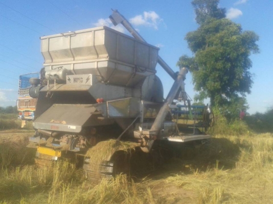 ขายรถเกี่ยวข้าวตัวเดิน12 อำนวย การช่าง ตู้แสตนเลส อุ้มแสตนเลสเครื่องHino jo8c ทรู 260 ช่วงล่างดี เครื่องดี สภาพลงงานดูรถหน้างาน ขายรถเกี่ยวข้าวตัวเดิน12 อำนวย การช่าง ตู้แสตนเลส อุ้มแสตนเลสเครื่องHino jo8c ทรู 260 ช่วงล่างดี เครื่องดี สภาพลงงานดูรถหน้างาน