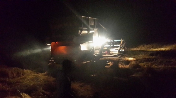 ขายรถเกี่ยวข้าวตัวเดิน12 อำนวย การช่าง ตู้แสตนเลส อุ้มแสตนเลสเครื่องHino jo8c ทรู 260 ช่วงล่างดี เครื่องดี สภาพลงงานดูรถหน้างาน ขายรถเกี่ยวข้าวตัวเดิน12 อำนวย การช่าง ตู้แสตนเลส อุ้มแสตนเลสเครื่องHino jo8c ทรู 260 ช่วงล่างดี เครื่องดี สภาพลงงานดูรถหน้างาน