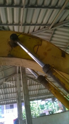 ขายด่วนครับ รถแบคโฮ KOBELCO 200 MARK 2 907 รถพร้อมใช้งานครับ