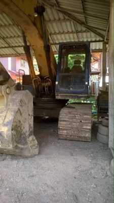 ขายด่วนครับ รถแบคโฮ KOBELCO 200 MARK 2 907 รถพร้อมใช้งานครับ