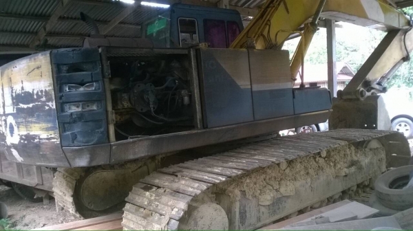 ขายด่วนครับ รถแบคโฮ KOBELCO 200 MARK 2 907 รถพร้อมใช้งานครับ