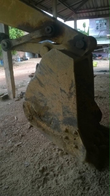 ขายด่วนครับ รถแบคโฮ KOBELCO 200 MARK 2 907 รถพร้อมใช้งานครับ