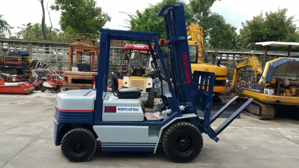 ขาย รถยก KOMATSU รุ่น FD25-11 มือสองญี่ปุ่น เสาสูง 4เมตร งาฮิ้ง ยางตัน เกียร์ออโต้ เครื่องยนต์ดีเซล มือถือ/LINE ID :0818753444 ขาย รถยก KOMATSU รุ่น FD25-11 มือสองญี่ปุ่น เสาสูง 4เมตร งาฮิ้ง ยางตัน เกียร์ออโต้ เครื่องยนต์ดีเซล มือถือ/LINE ID :0818753444