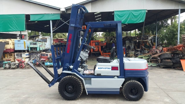 ขาย รถยก KOMATSU  รุ่น FD25-11  มือสองญี่ปุ่น เสาสูง 4เมตร งาฮิ้ง ยางตัน เกียร์ออโต้ เครื่องยนต์ดีเซล มือถือ/LINE ID :0818753444