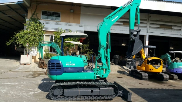 KOMATSU  PC40R-8-  ตรวจเช็ค สภาพแล้ว อย่างดี แทร็กเหล็ก สลักแน่น มือสองญี่ปุ่น มือถือ/LINE ID : 0818753444