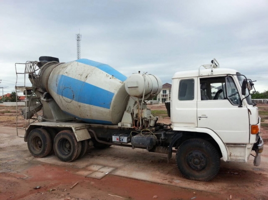 ขายรถโม่ปูน 10 ล้อ 5คิว สภาพดีพร้อมใช้งาน