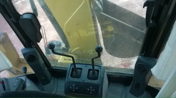 ขายรถตักหน้า-ขุดหลัง ขับเคลิื่อน 4 ล้อ  สภาพดีพร้อมใช้งาน