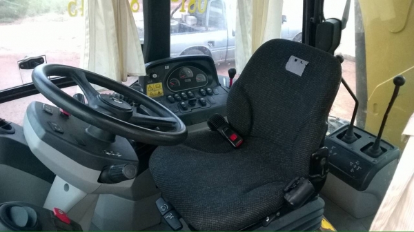 ขายรถตักหน้า-ขุดหลัง ขับเคลิื่อน 4 ล้อ  สภาพดีพร้อมใช้งาน