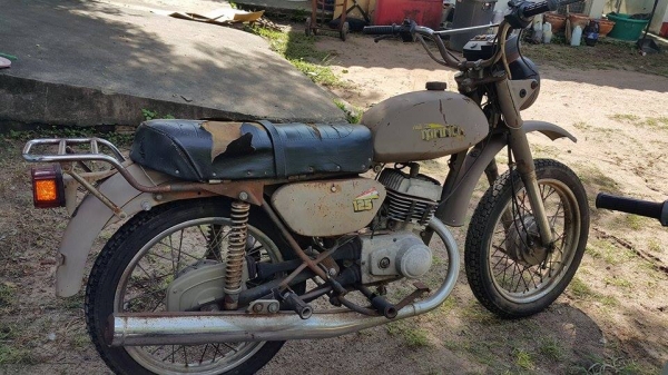 ขายรถมอเตอร์ไซค์โบราณสองคันไม่ได้ใช้ครับ ขายรถมอเตอร์ไซค์โบราณสองคันไม่ได้ใช้ครับ