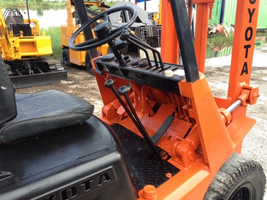 Toyota 2fg20 งากระดก ยาวพิเศษ ยางหน้าหลังตันสภาพดีพร้อมใช้ราคาไม่แพงครับ