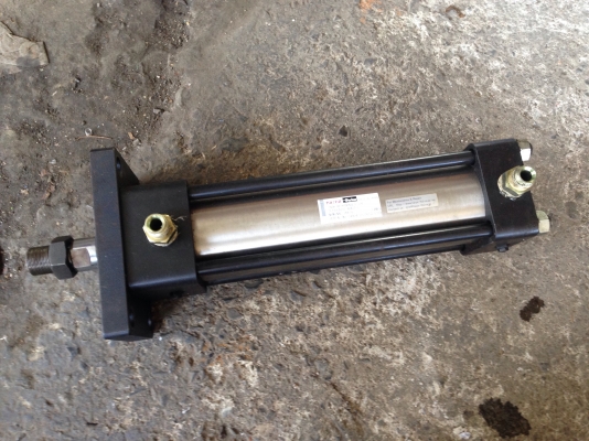 ขายกระบอกไฮโดรลิค Parker made in Japan สภาพสวย มีหลายชุดครับ ขายกระบอกไฮโดรลิค Parker made in Japan สภาพสวย มีหลายชุดครับ