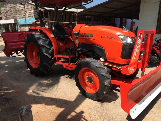 ขายรถไถคูโบต้า L4708 พร้อมอุปกรณ์ใบมีดดันดินหน้าและโลเตอร์รี ราคา 398,000 บาท