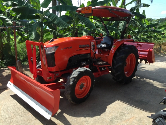 ขายรถไถคูโบต้า L4708 พร้อมอุปกรณ์ใบมีดดันดินหน้าและโลเตอร์รี ราคา 398,000 บาท
