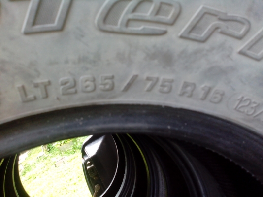 ขายยาง bf all 265/75/16 ปี10 สวยๆครับ ขายยาง bf all 265/75/16 ปี10 สวยๆครับ