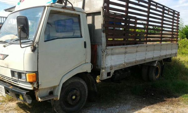 หกล้อ ฮีโน่ KM779-117แรง ช่วงยาว5.50ม ยาง8.25 สภาพดีสวยเดิมพร้อมใช้ ทะเบียนพร้อมโอน