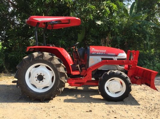 ขายรถไถยันมาร์ EF453T ขายพร้อมอุปกรณ์ดินดินหน้าและผานพรวน ขายราคา 298,000 บาท สนใจโทร 081-9136451 คุณโบว์