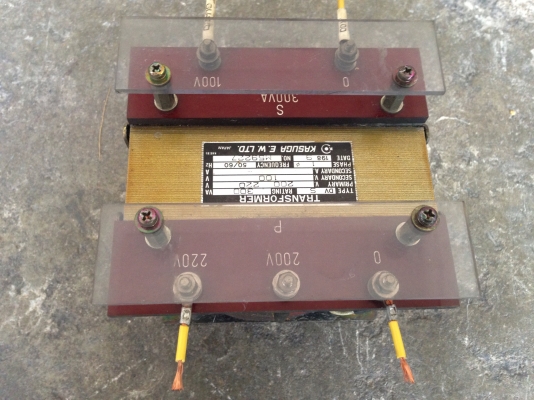 ขายหม้อแปลงไฟฟ้า Kasuga แปลงจาก 220VAC ออกเป็น 100VAC made in Japan สภาพสวย เหมาะใช้กับเครื่องใช้ไฟฟ้าเก่าญี่ปุ่น พร้อมใช้งาน