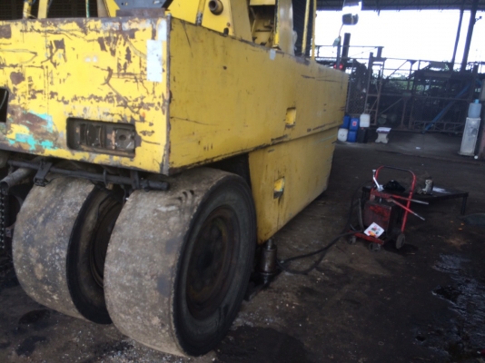 รถบดsakai 7ล้อ