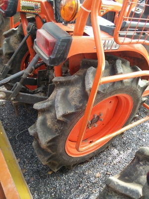 รถแทรกเตอร์ B2440 + ใบมีด + โครงกันอ้อย แบบครบๆกันไปเลย รถสภาพสวยๆ ชั่วโมงงานน้อย 341 ชั่วโมง