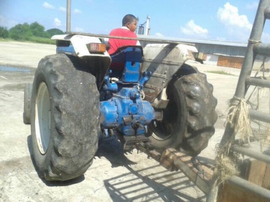 ขายรถ FORD -6610 T5 มีแต่ตัวรถ ไม่มีอุปกรณ์เล่มทะเบียน รถใช้งานได้ ราคา 220000