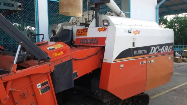 ขายรถเกี่ยวข้าวคูโบต้าDC 68 g ราคา 450,000 โทร 080-5532793 ,095-1685851