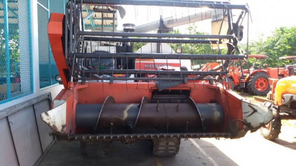 ขายรถเกี่ยวข้าวคูโบต้าDC 68 g ราคา 450,000 โทร 080-5532793 ,095-1685851