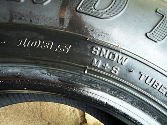 ยางสโนว์กระบะขอบ15  ดันล็อป235-70-R15 ลงพื้นปี12(4เส้น 2,600บ)