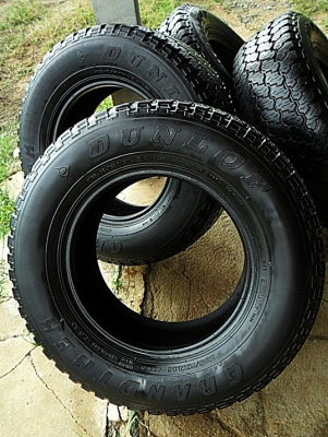 ยางสโนว์กระบะขอบ15  ดันล็อป235-70-R15 ลงพื้นปี12(4เส้น 2,600บ)