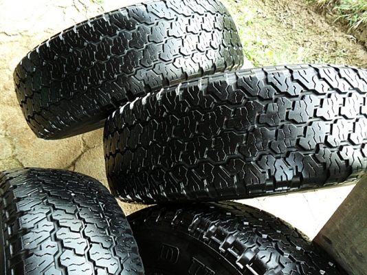 ยางสโนว์กระบะขอบ15  ดันล็อป235-70-R15 ลงพื้นปี12(4เส้น 2,600บ)