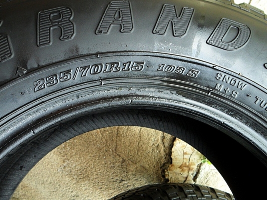 ยางสโนว์กระบะขอบ15  ดันล็อป235-70-R15 ลงพื้นปี12(4เส้น 2,600บ)