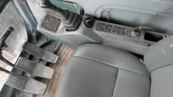 ขายรถแบคโฮ  KOBELCO  sk 100-5 super  มีไลหัวเจาะรถเก่านอกแท้ไม่เคยใช้งานในเมืองไทยไฟฟ้าเอกสารพร้อมราคา750,000 090-772-3710 090-772-3708