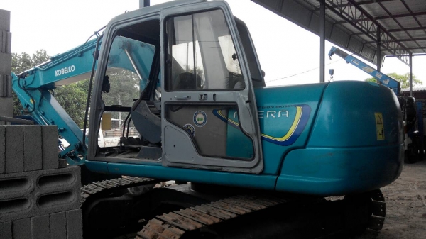 ขายรถแบคโฮ  KOBELCO  sk 100-5 super  มีไลหัวเจาะรถเก่านอกแท้ไม่เคยใช้งานในเมืองไทยไฟฟ้าเอกสารพร้อมราคา750,000 090-772-3710 090-772-3708