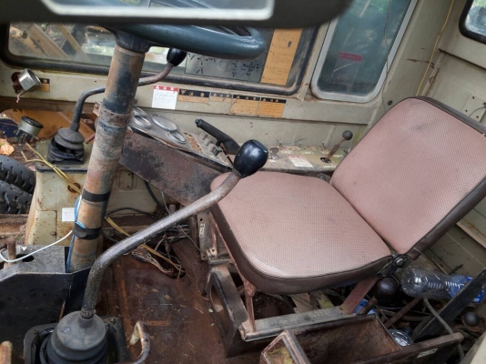 ขายรถแบคโฮล้อยาง  KOMATSU  PW 200-3พร้อมไลหัวเจาะ  2 เพลา เล่มทะเบียนรถสวยพร้อมใช้ราคา 680,000 090-772-3710 090-772-3708