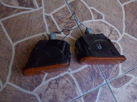 ไฟในกันชนหน้าของรถ NISSAN R34 ยี้ห้อ KOITO JAPAN ไฟในกันชนหน้าของรถ NISSAN R34 ยี้ห้อ KOITO JAPAN