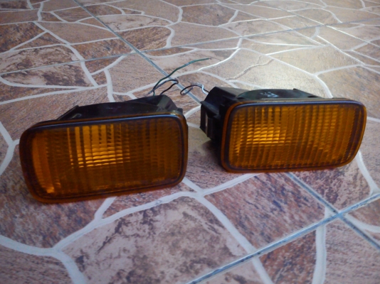 ไฟในกันชนหน้าของรถ NISSAN R34 ยี้ห้อ KOITO JAPAN ไฟในกันชนหน้าของรถ NISSAN R34 ยี้ห้อ KOITO JAPAN