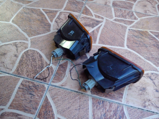 ไฟในกันชนหน้าของรถ NISSAN R34 ยี้ห้อ KOITO JAPAN ไฟในกันชนหน้าของรถ NISSAN R34 ยี้ห้อ KOITO JAPAN