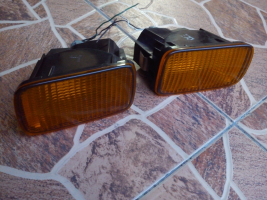 ไฟในกันชนหน้าของรถ NISSAN R34 ยี้ห้อ KOITO JAPAN ไฟในกันชนหน้าของรถ NISSAN R34 ยี้ห้อ KOITO JAPAN