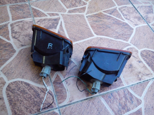 ไฟในกันชนหน้าของรถ NISSAN R34 ยี้ห้อ KOITO JAPAN ไฟในกันชนหน้าของรถ NISSAN R34 ยี้ห้อ KOITO JAPAN