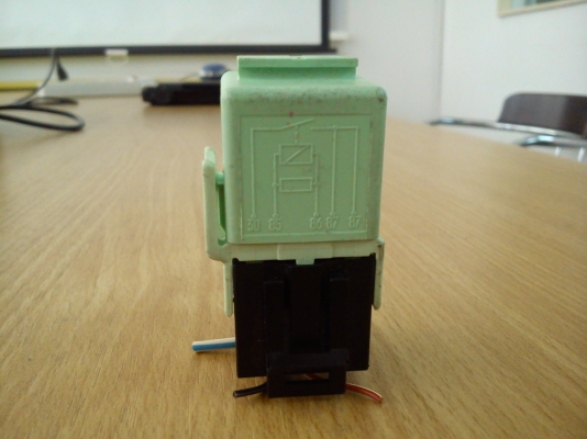 รีเลย์ สีเขียว ของรถ BMW รีเลย์ สีเขียว ของรถ BMW