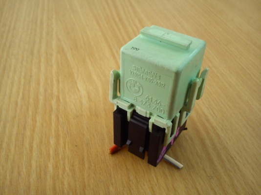 รีเลย์ สีเขียว ของรถ BMW รีเลย์ สีเขียว ของรถ BMW